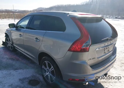 2015 Volvo Xc60 T6 z USA, uszkodzony, nr VIN YV4902RK3F2726310